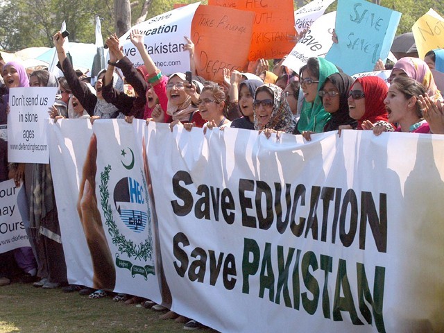 essay on education problems in pakistan