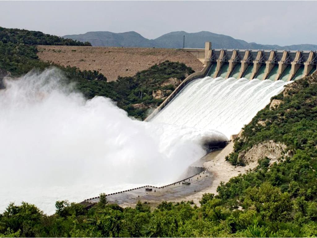 How many dams in Pakistan?